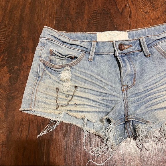DOLLHOUSE distressed denim women’s sexy cut off shorts in size 7 GUC Y2K fashion - Picture 8 of 8